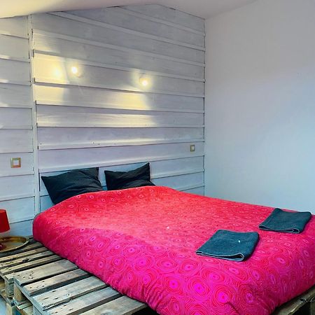 Chambre D'Hotes Dans Les Champs Jeux-Les-Bard Esterno foto