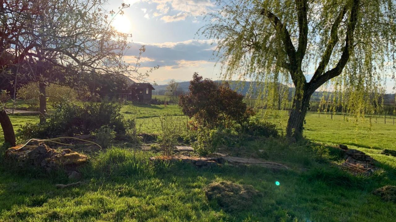 Chambre D'Hotes Dans Les Champs Jeux-Les-Bard Esterno foto