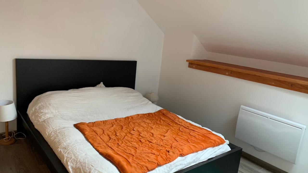 Chambre D'Hotes Dans Les Champs Jeux-Les-Bard Esterno foto