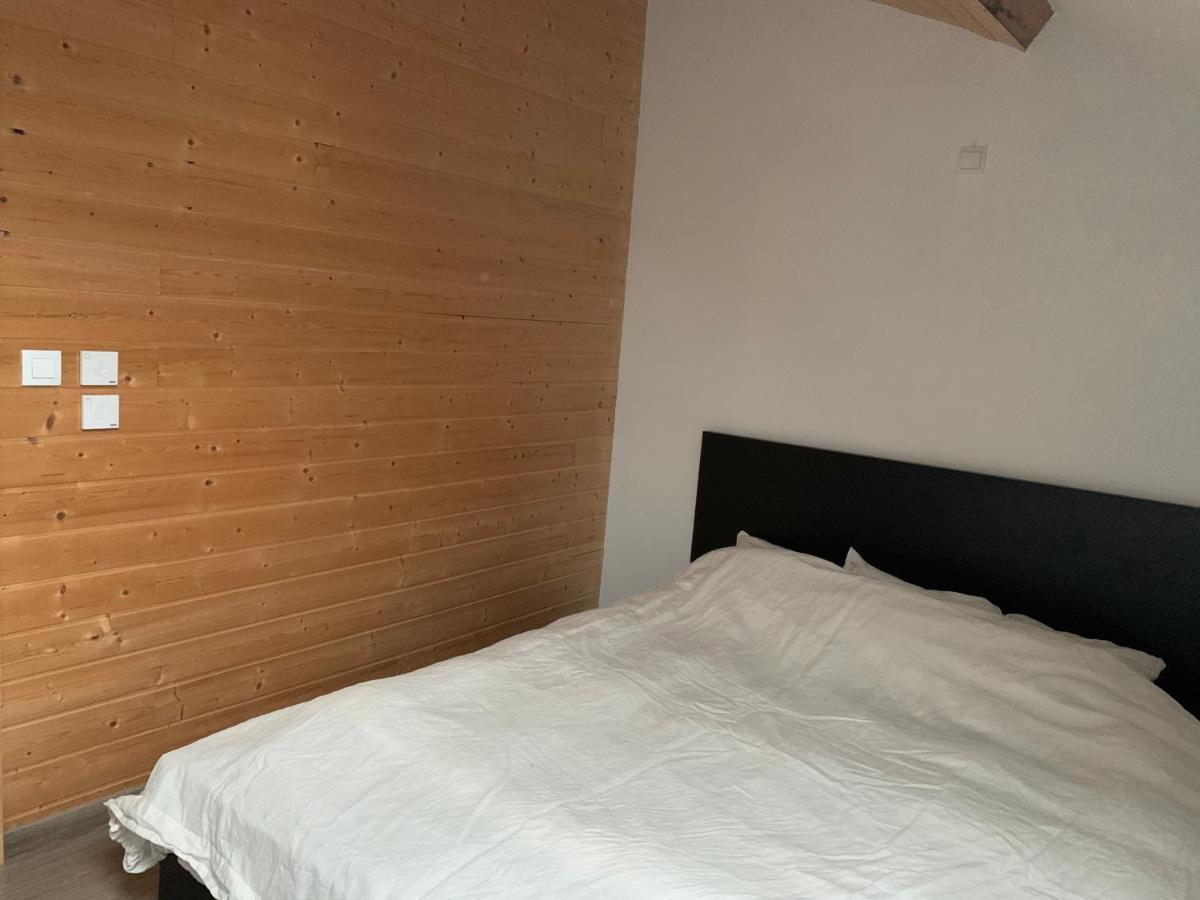 Chambre D'Hotes Dans Les Champs Jeux-Les-Bard Esterno foto