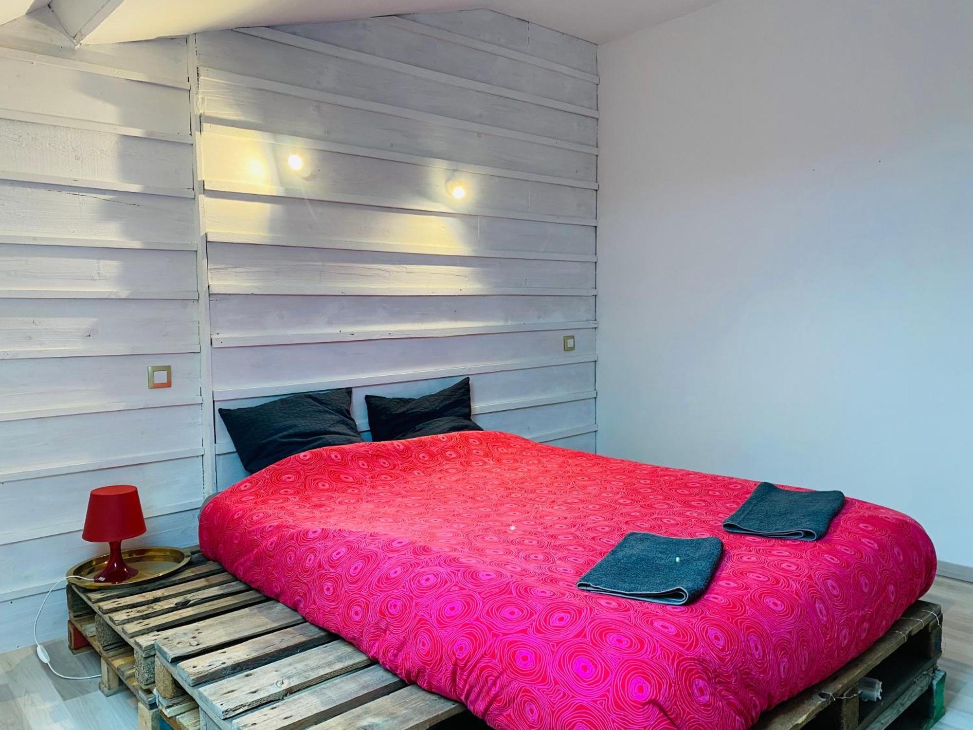 Chambre D'Hotes Dans Les Champs Jeux-Les-Bard Esterno foto